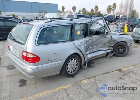 2001 Mercedes-Benz E 320 4M z USA, uszkodzony, nr VIN WDBJH82JX1X043933